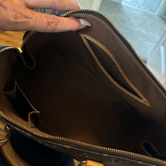 Louis Vuitton Handbag - Picture 4 of 12